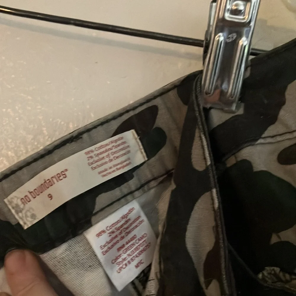 FINAL MARKDOWN No boundaries camo pants 9